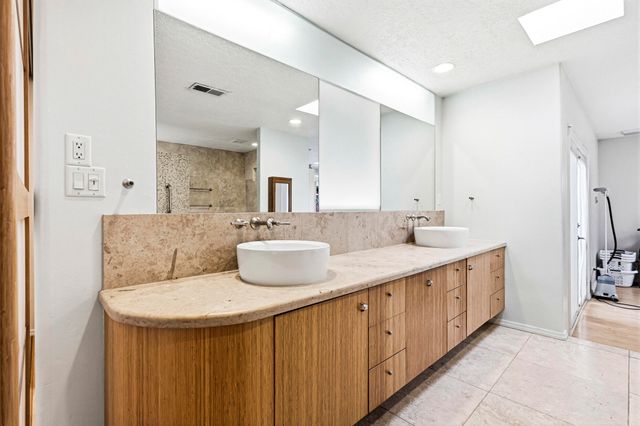 1116 Salamanca Street NW, Los Ranchos, NM 87107