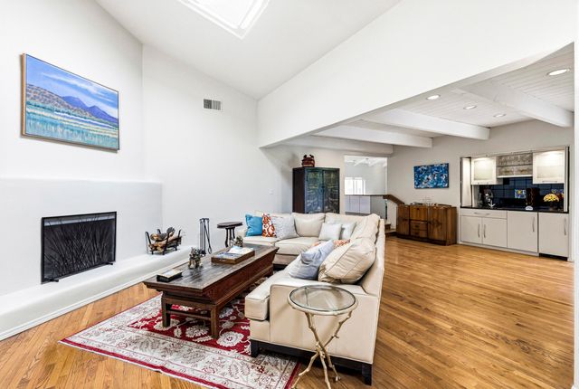 1116 Salamanca Street NW, Los Ranchos, NM 87107