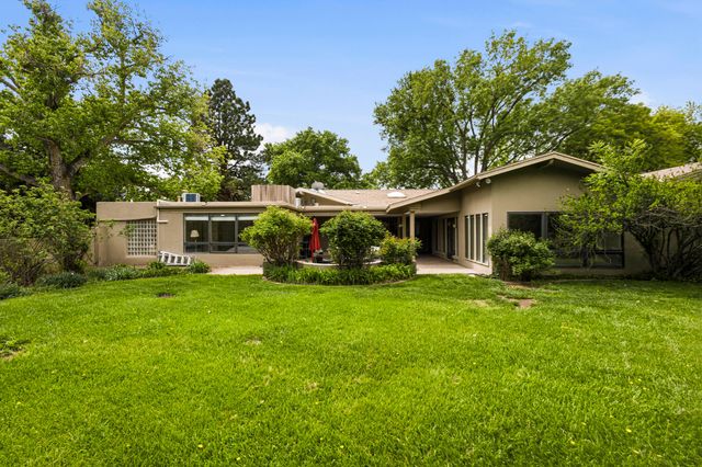 1116 Salamanca Street NW, Los Ranchos, NM 87107