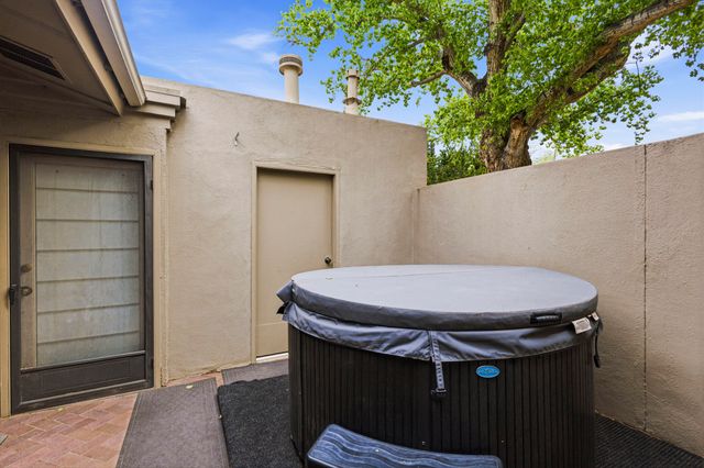 1116 Salamanca Street NW, Los Ranchos, NM 87107