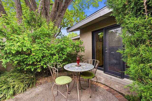 1116 Salamanca Street NW, Los Ranchos, NM 87107