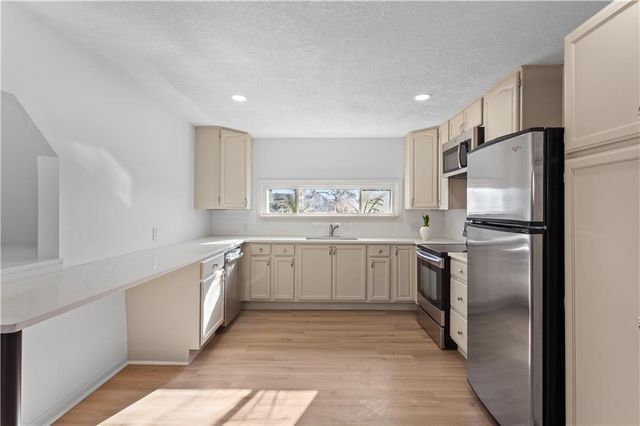 828 E 82nd Street, Kansas City, MO 64131