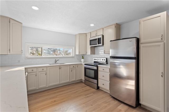 828 E 82nd Street, Kansas City, MO 64131