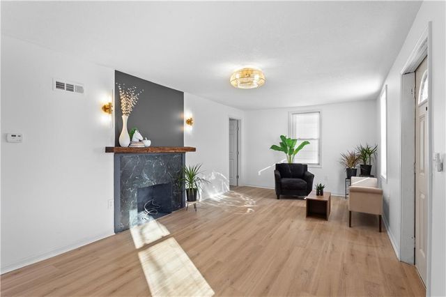 828 E 82nd Street, Kansas City, MO 64131