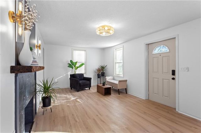 828 E 82nd Street, Kansas City, MO 64131