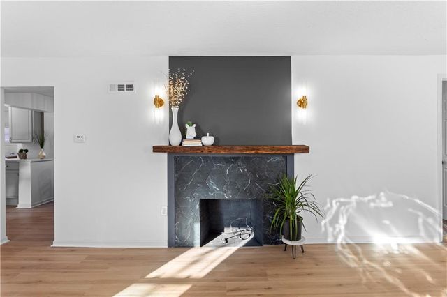 828 E 82nd Street, Kansas City, MO 64131