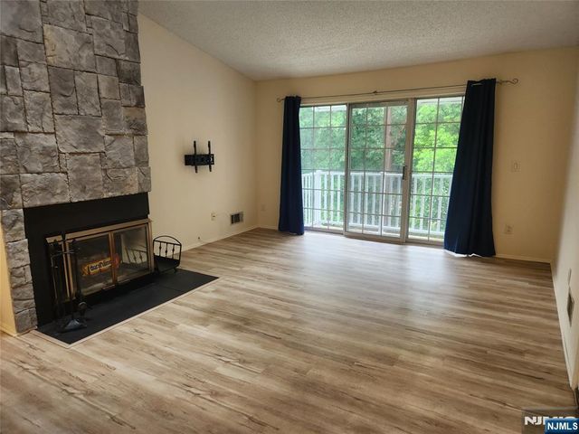 124 Raintree Lane, Mahwah, NJ 07430