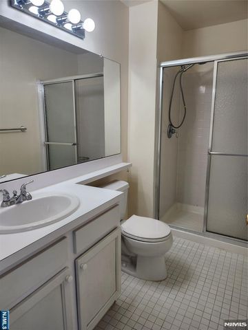 124 Raintree Lane, Mahwah, NJ 07430