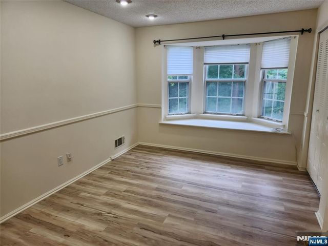 124 Raintree Lane, Mahwah, NJ 07430