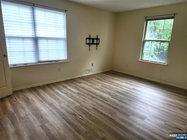 124 Raintree Lane, Mahwah, NJ 07430