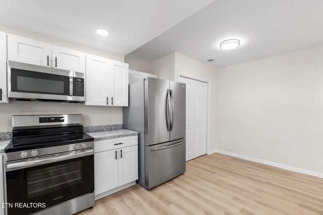 411 E Springdale Ave, Knoxville, TN 37917