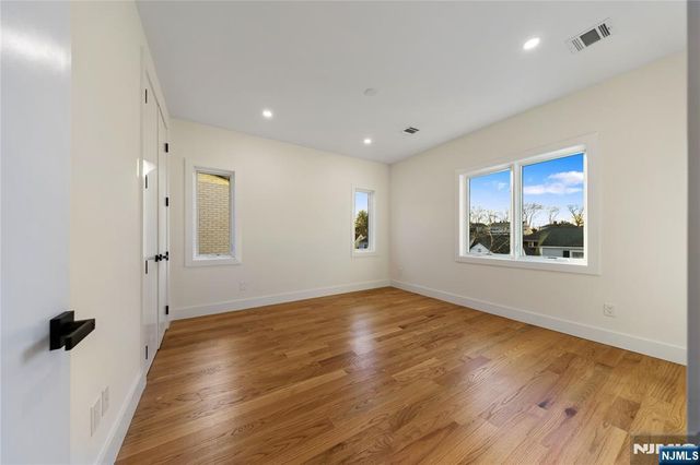 811 Jassamine Way, Fort Lee, NJ 07024