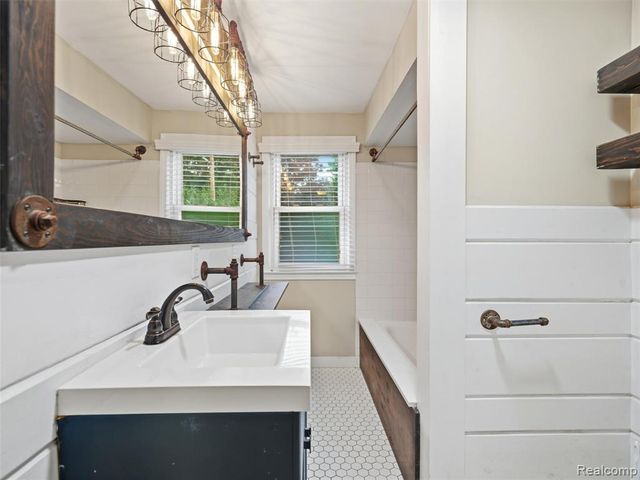 201 S Blair Avenue, Royal Oak, MI 48067