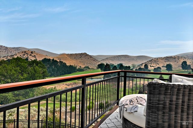 812 E Hearthstone Dr, Boise, ID 83702