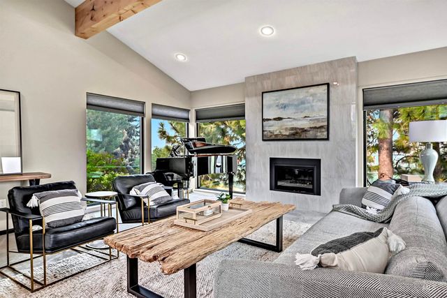 812 E Hearthstone Dr, Boise, ID 83702
