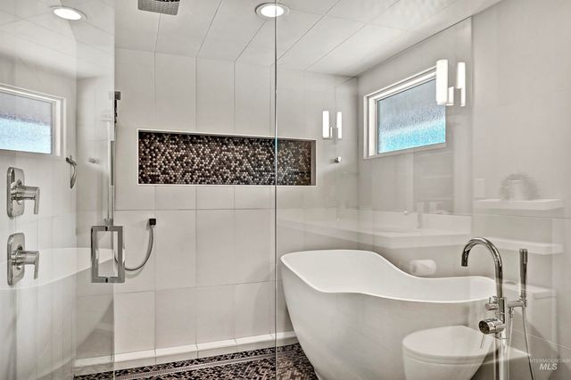 812 E Hearthstone Dr, Boise, ID 83702