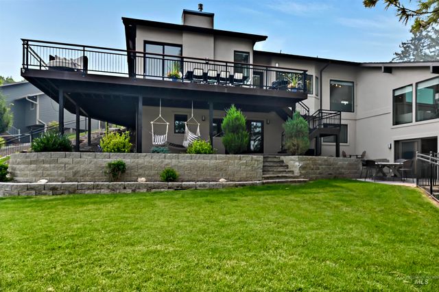 812 E Hearthstone Dr, Boise, ID 83702