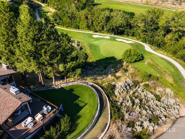 812 E Hearthstone Dr, Boise, ID 83702