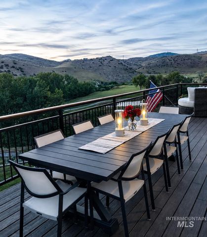 812 E Hearthstone Dr, Boise, ID 83702