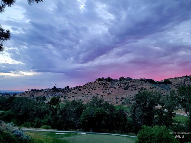 812 E Hearthstone Dr, Boise, ID 83702