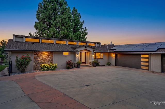 812 E Hearthstone Dr, Boise, ID 83702