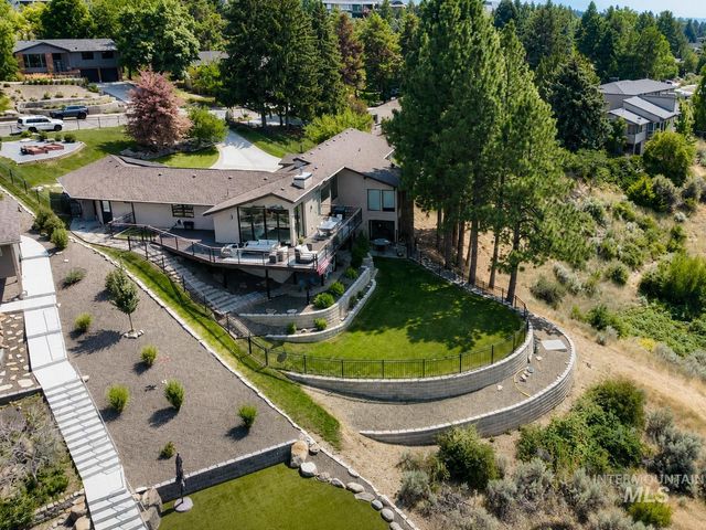 812 E Hearthstone Dr, Boise, ID 83702