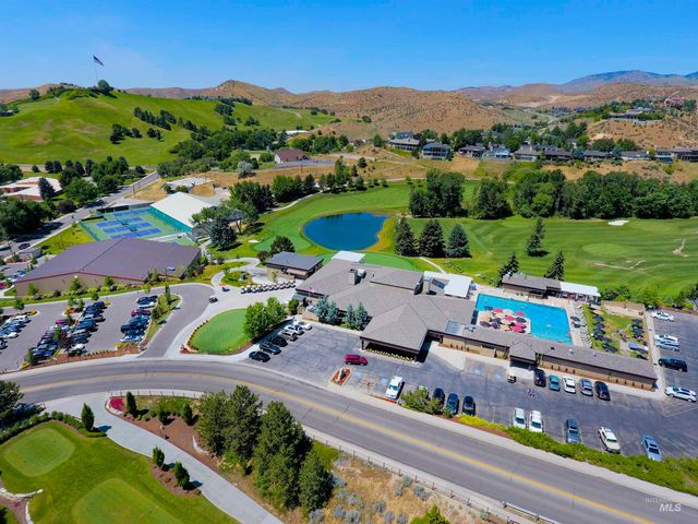 812 E Hearthstone Dr, Boise, ID 83702