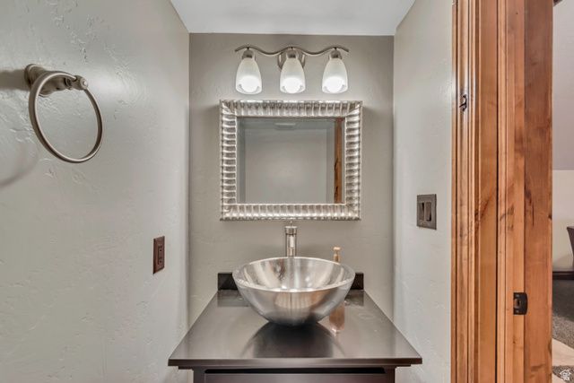 6455 S RAYMOND DR, South Weber, UT 84405