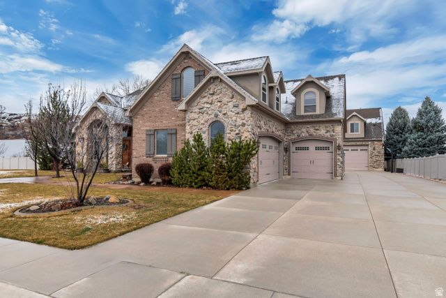6455 S RAYMOND DR, South Weber, UT 84405