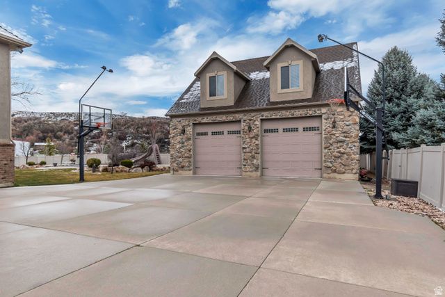 6455 S RAYMOND DR, South Weber, UT 84405