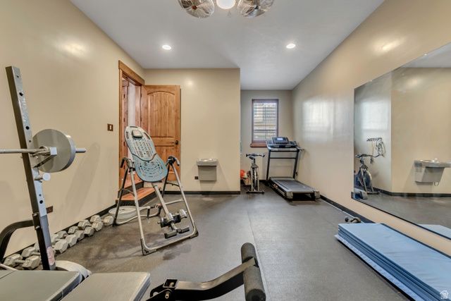 6455 S RAYMOND DR, South Weber, UT 84405