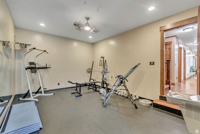 6455 S RAYMOND DR, South Weber, UT 84405