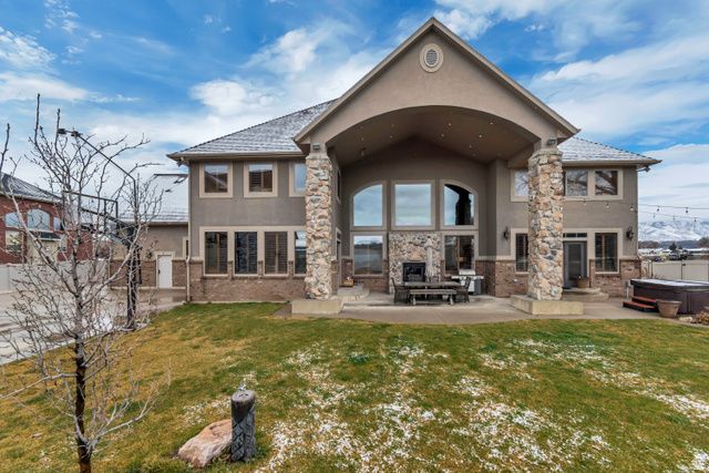 6455 S RAYMOND DR, South Weber, UT 84405