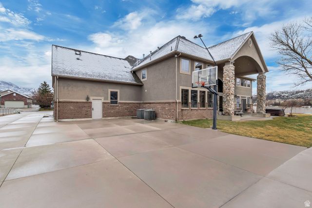 6455 S RAYMOND DR, South Weber, UT 84405