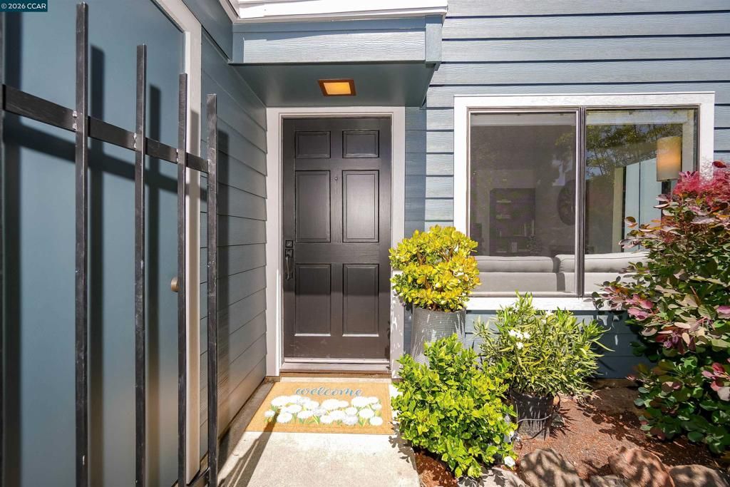 Image 2 of property listing at 1297 Honey Trl, Walnut Creek, CA 94597