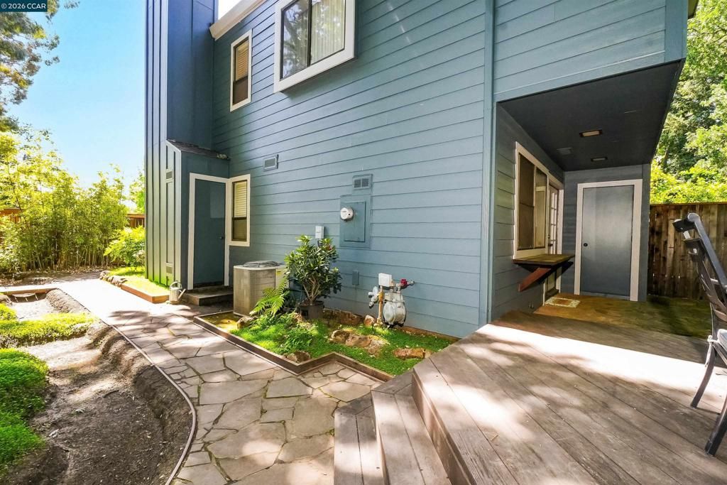 Image 40 of property listing at 1297 Honey Trl, Walnut Creek, CA 94597