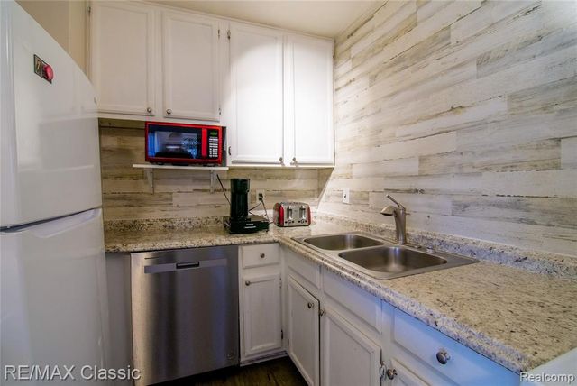 15251 Wildwood Street, Roseville, MI 48066