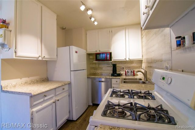 15251 Wildwood Street, Roseville, MI 48066