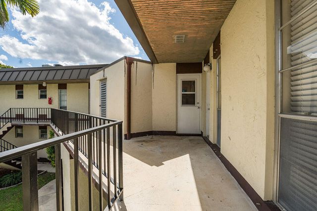 2 Greenway N 210, Royal Palm Beach, FL 33411