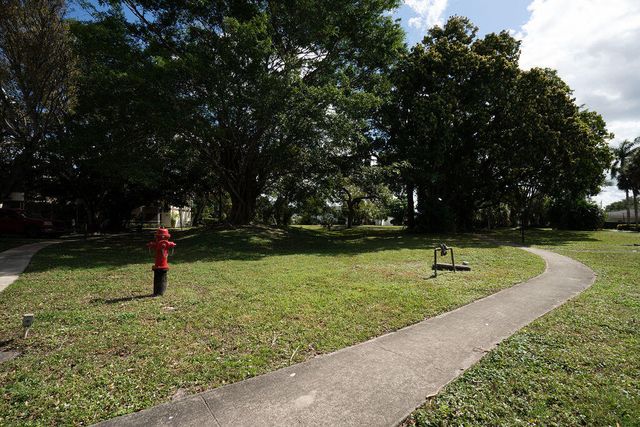 2 Greenway N 210, Royal Palm Beach, FL 33411