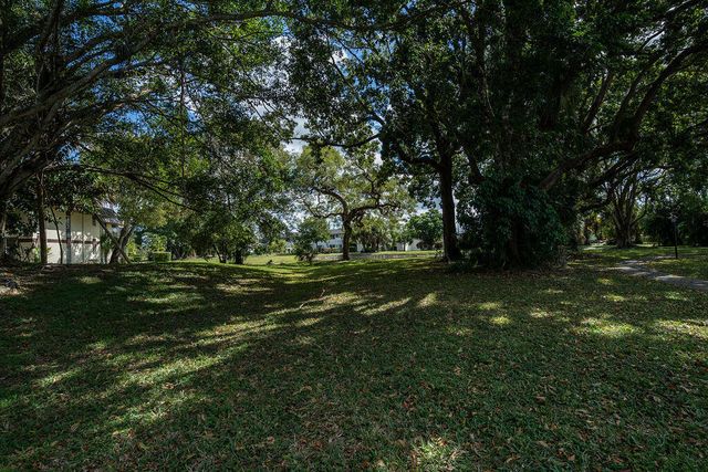 2 Greenway N 210, Royal Palm Beach, FL 33411