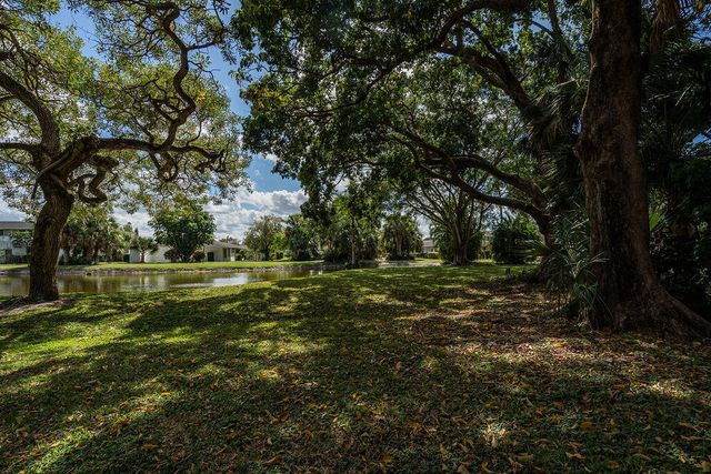 2 Greenway N 210, Royal Palm Beach, FL 33411