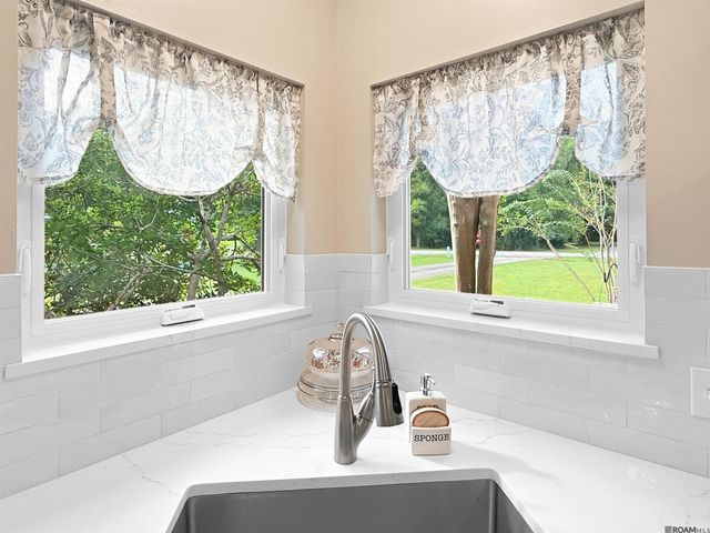 9900 Meadow Ln, Denham Springs, LA 70706