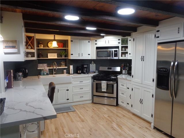 24930 Knoll Cir, Crestline, CA 92325