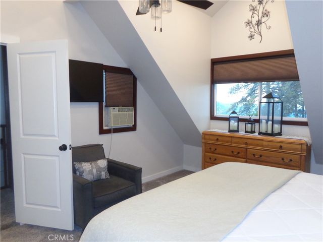 24930 Knoll Cir, Crestline, CA 92325