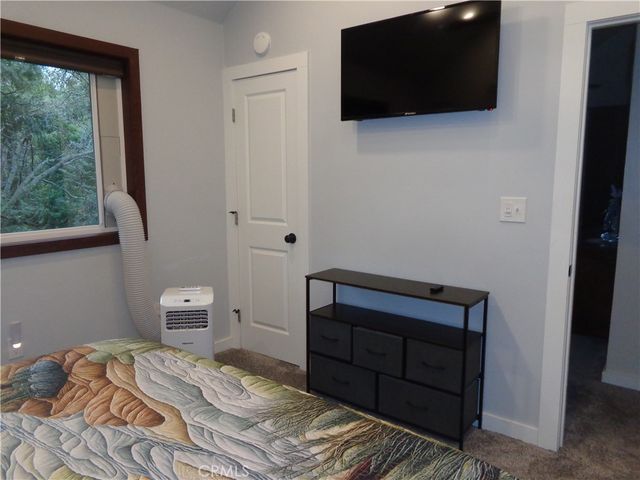 24930 Knoll Cir, Crestline, CA 92325