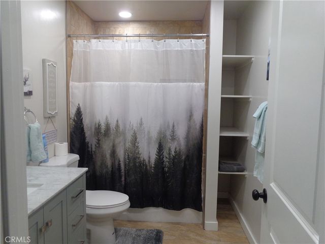 24930 Knoll Cir, Crestline, CA 92325