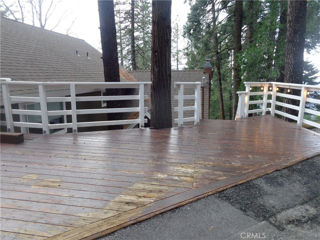 24930 Knoll Cir, Crestline, CA 92325