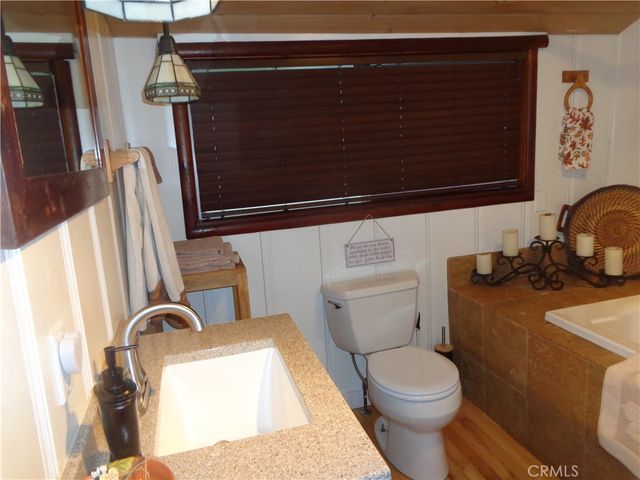 24930 Knoll Cir, Crestline, CA 92325