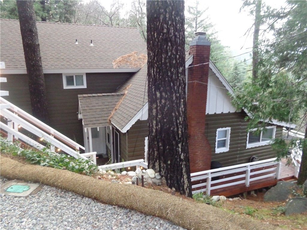 24930 Knoll Cir, Crestline, CA 92325